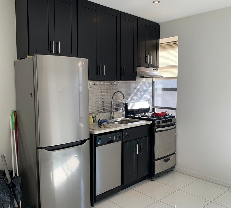 1st image of 10 Manhattan Ave #6D6