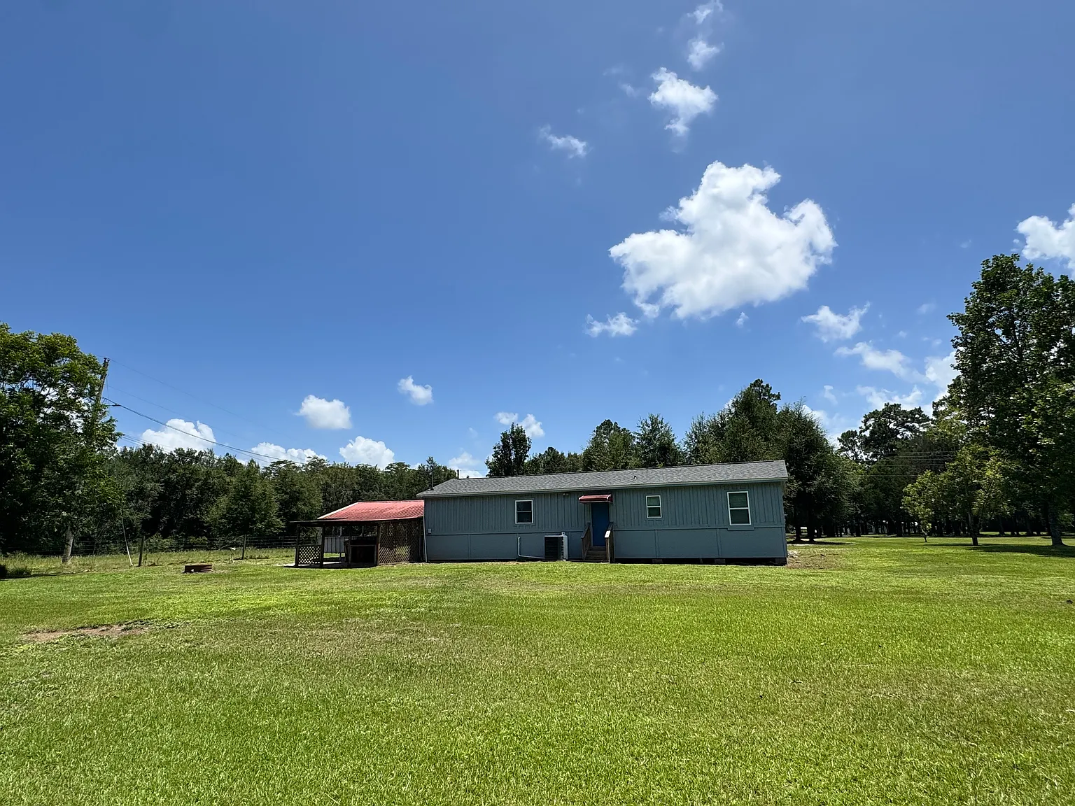 3 bed, 1350 sqft, $2,000 — Photo 2