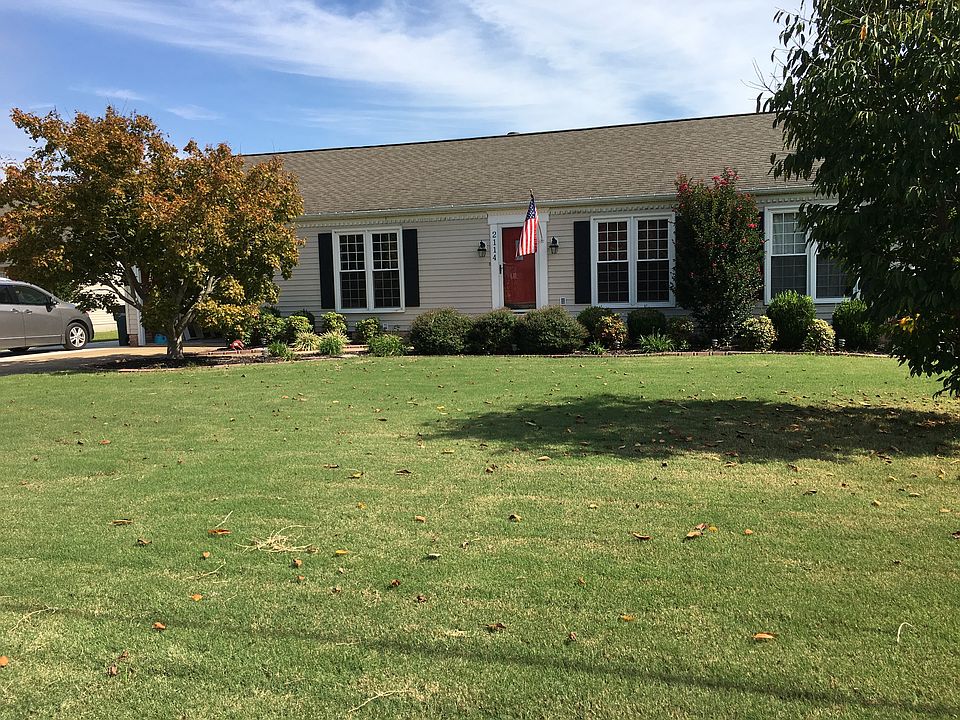 1st image of 2114 Valley Dr
