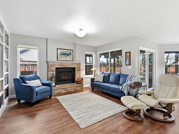 2nd image of 9475 Victoria Lane