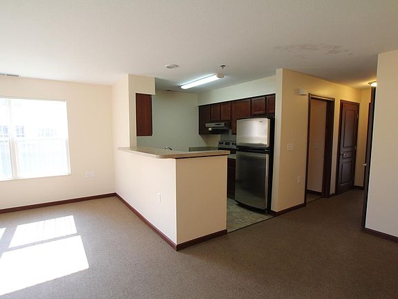 3rd image of 225 N Elm St APT 8