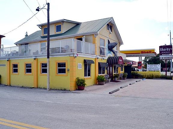 3rd image of 2519 Gulf Dr N