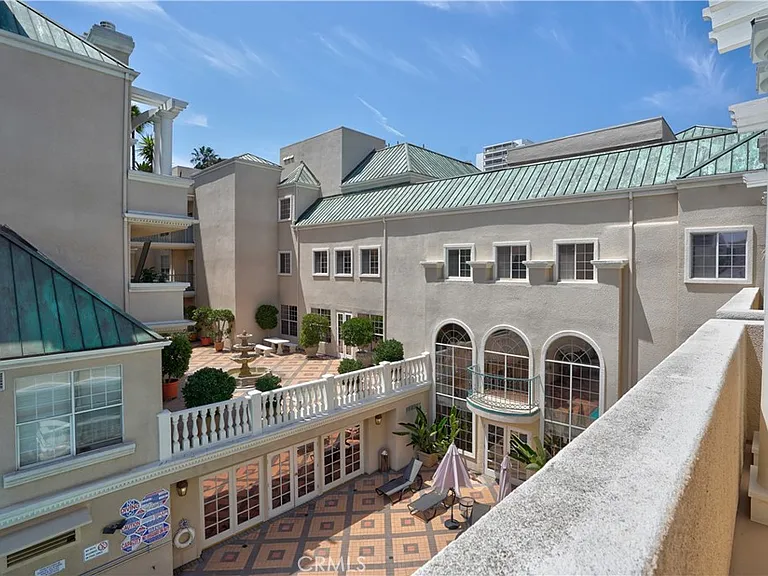 930 N Doheny Dr #303 — Photo 22