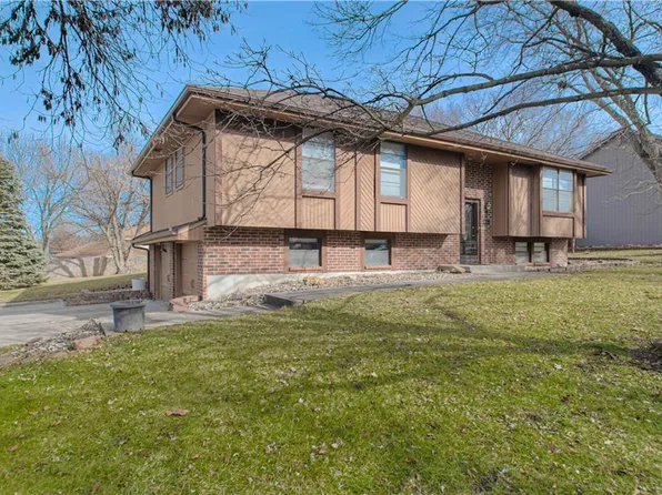 1300 NE 113th St, Kansas City, MO 64155