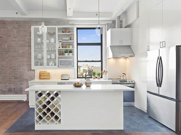 5th image of 90 Prince St APT 8S