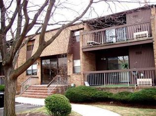 209 Sharon Garden Ct, Woodbridge, NJ 07095