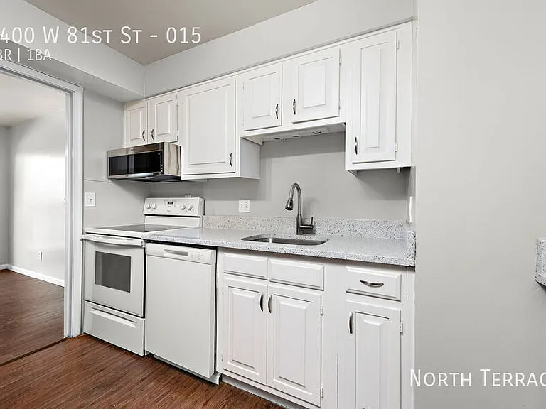 9400 W 81st St #15 — Photo 2