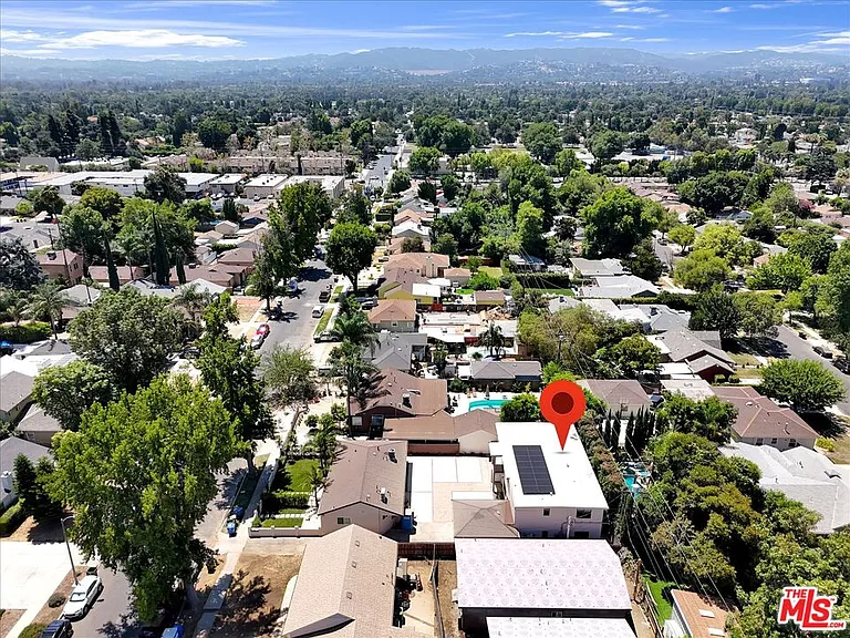 6913 1/2 Encino Ave #UPPER — Photo 43