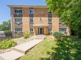 1215 25th St #206, Moline, IL 61265