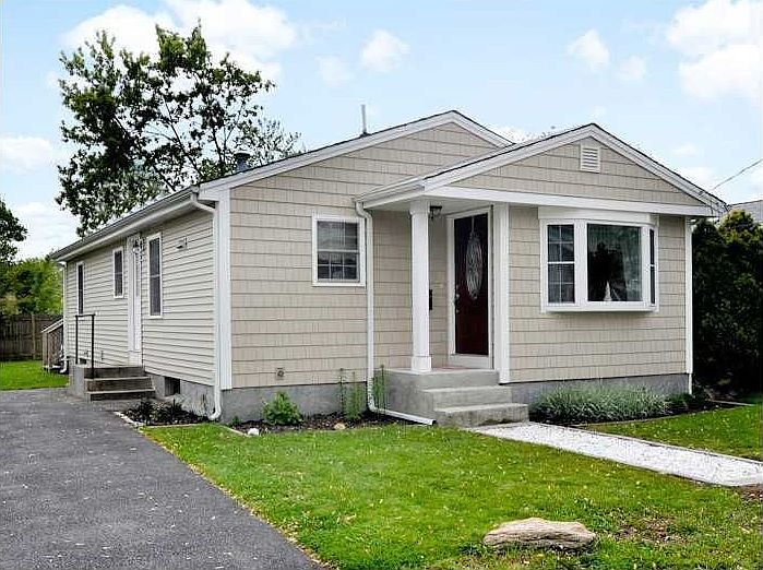 99 Centre St, Rumford, RI 02916 Zillow