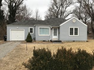 2121 SW 21st St, Topeka, KS 66604