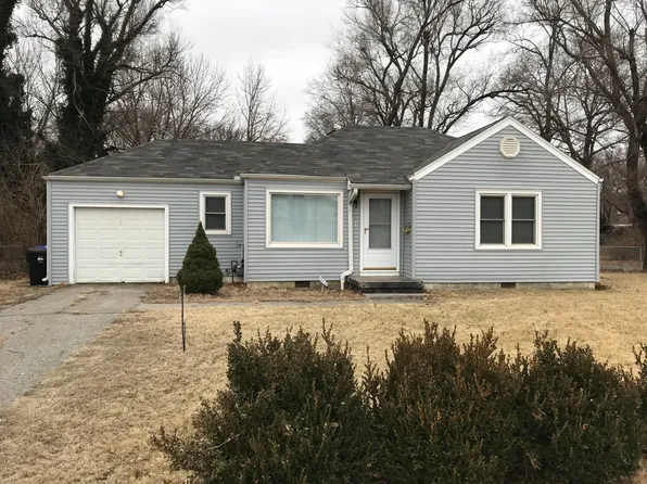 2121 SW 21st St, Topeka, KS 66604