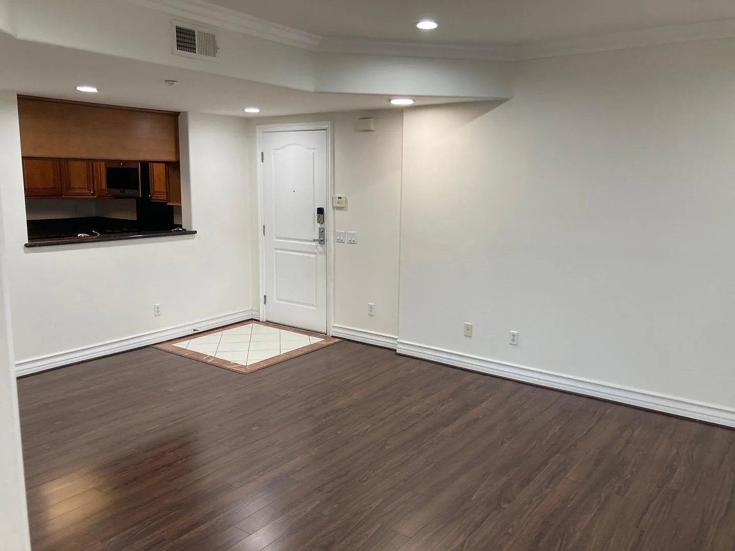 3 bed, 1250 sqft, $3,300 — Photo 4