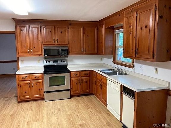5th image of 3205 Forest Lodge Dr