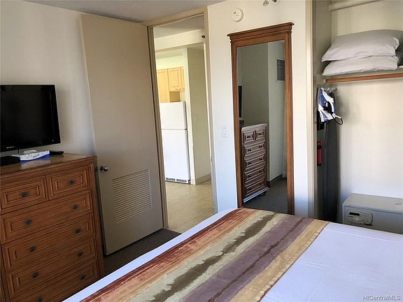 4th image of 229 Paoakalani Ave #1801