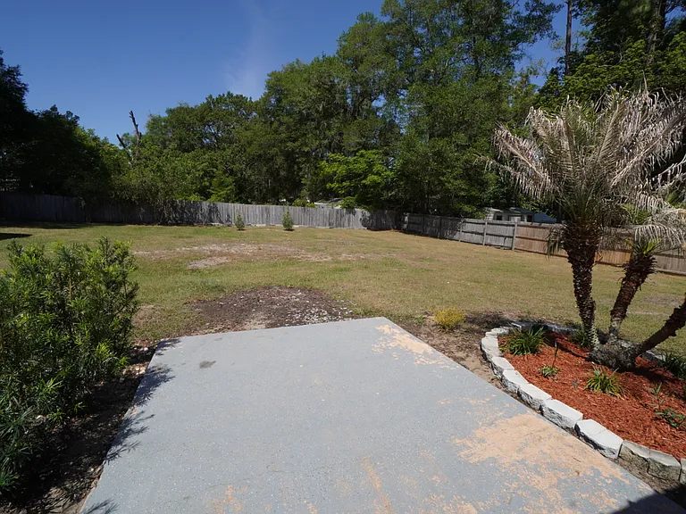 546 NE 43rd Ct — Photo 8