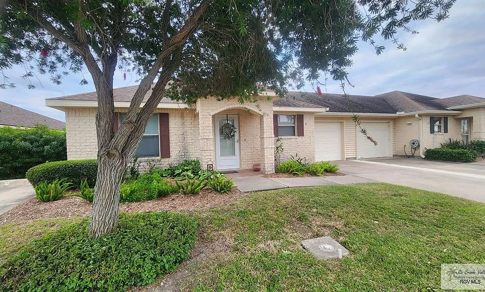 9 Doral Dr