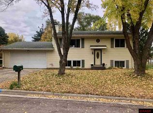 1364 Charles St, Saint Peter, MN 56082