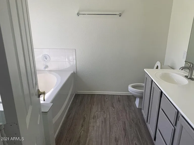 525 W Candlewood Ln — Photo 10