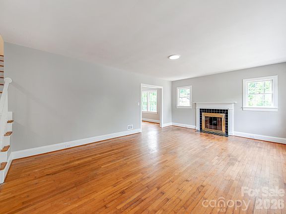 4th image of 113 Falls St