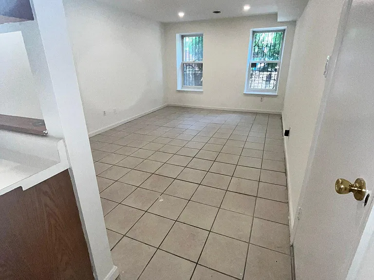922 N Calvert St #BASEMENT — Photo 8