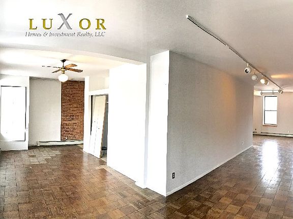 2nd image of 256 Wythe Ave #3