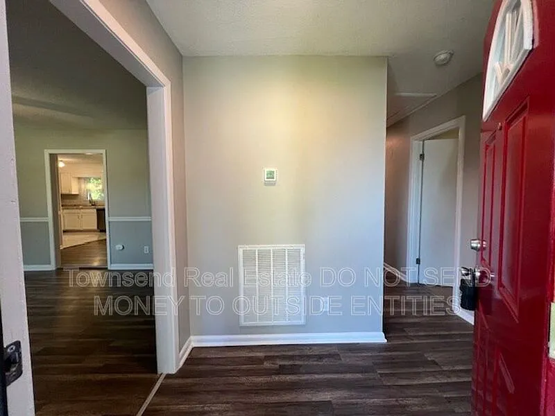 3 bed, 2.0 bath, 1500 sqft, $1,445 — Photo 3