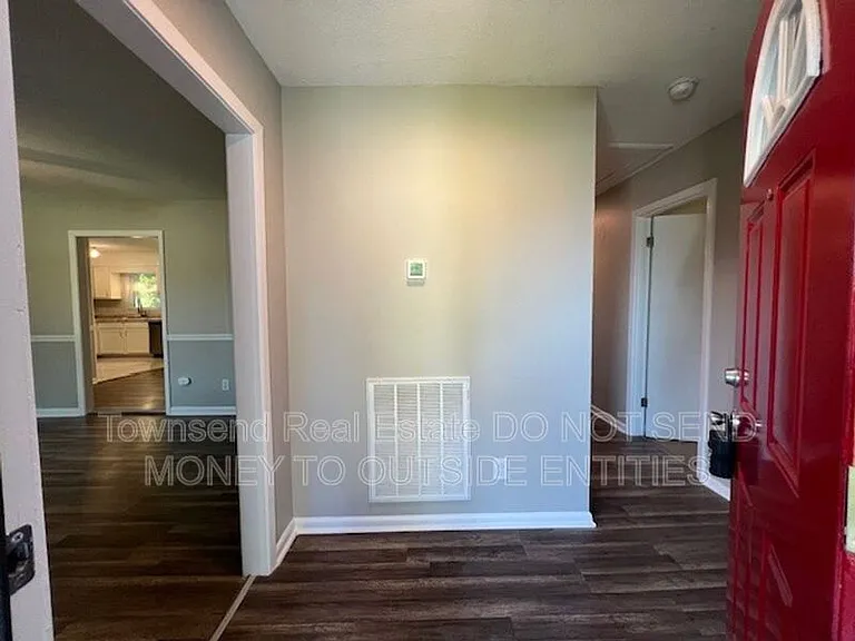 1017 Xavier Dr — Photo 3