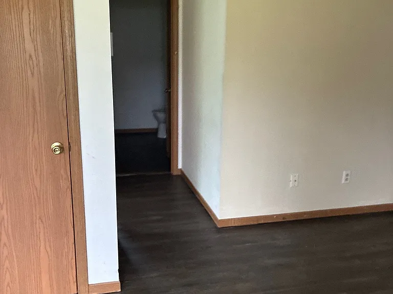 546 Breaden St — Photo 8