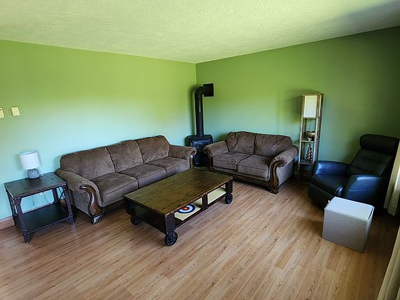 4th image of 1 Helen St