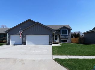 210 N Ceylon Ave, Tea, SD 57064