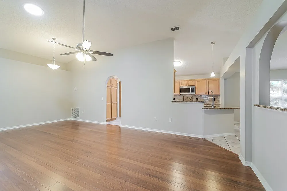 3 bed, 2.0 bath, 1874 sqft, $2,340 — Photo 4