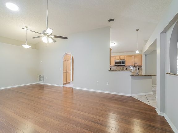 4th image of 128 Oak View Pl