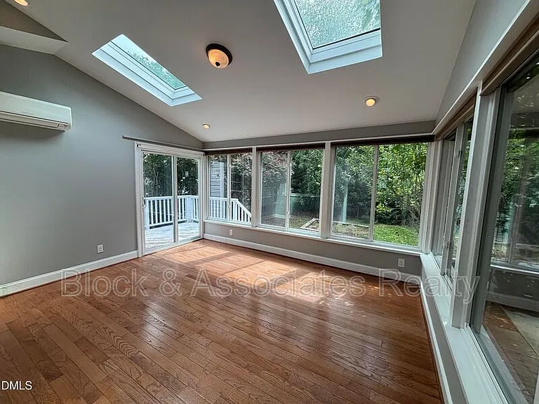124 Factors Walk Ln — Photo 3