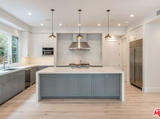 421 N Robinwood Dr, Los Angeles, CA 90049
