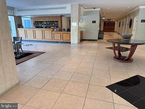 3rd image of 10401 Grosvenor Pl APT 317