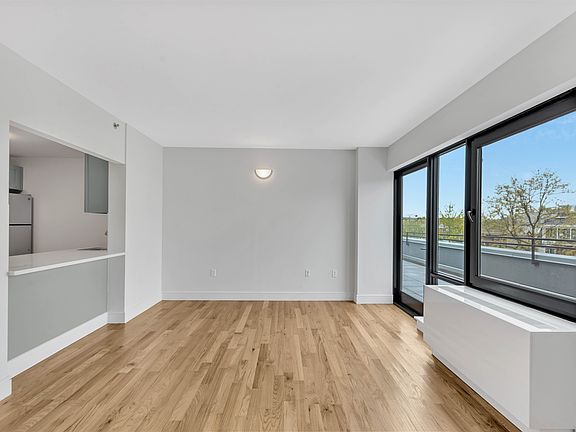 4th image of 142 Richards St APT 4B