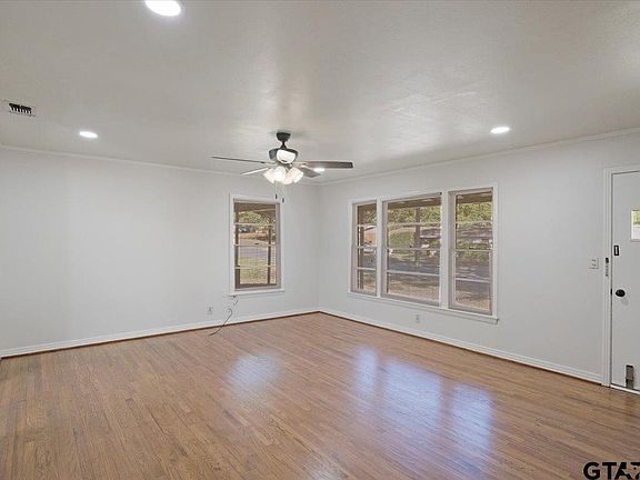 4th image of 2321 Sarasota Dr