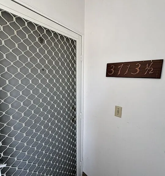 3713 1/2 Selby Ave — Photo 3