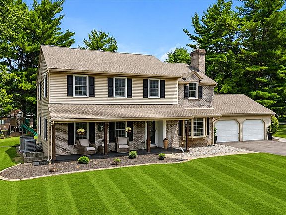 2nd image of 4775 White Oak Cir