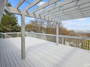 10 Mountain St, Highlands, NJ 07732