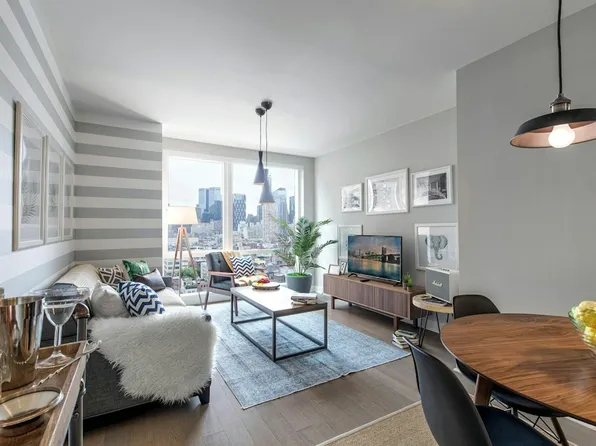 450 W 42nd St, New York, NY