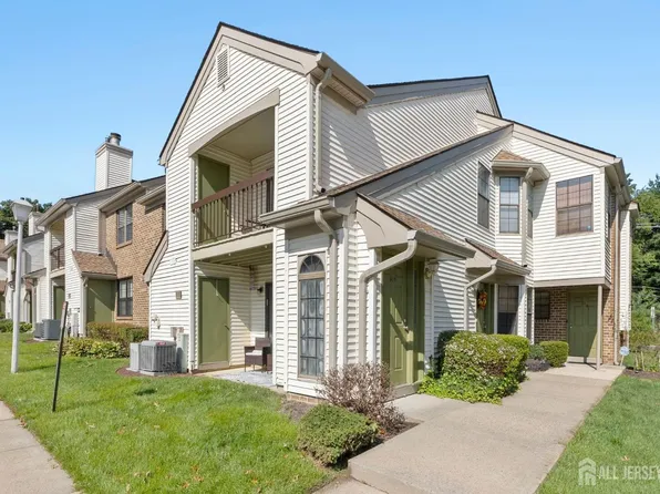 313 Sunshine Ct, Parlin, NJ 08859