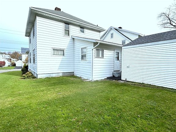 4th image of 16 Esther Ave