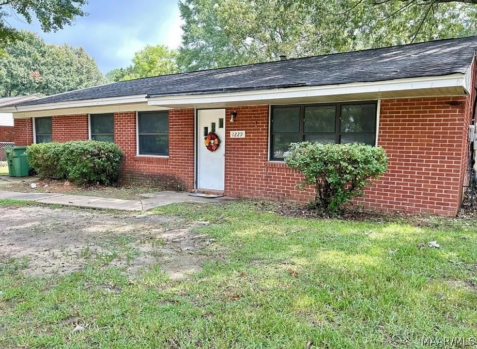 4 bed, 2.0 bath, 1344 sqft, $1,590 — Photo 1
