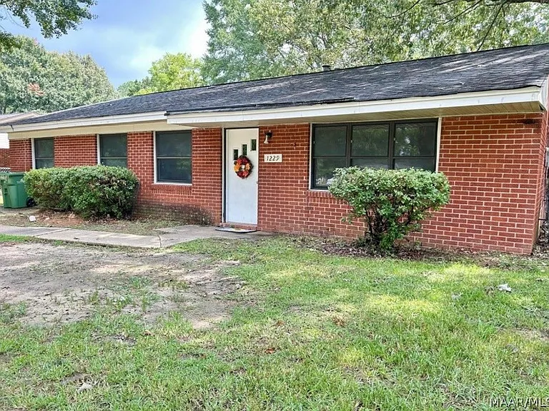 1229 Karen Rd — Photo 1