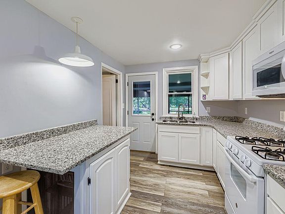 2nd image of 297 Hurley St E