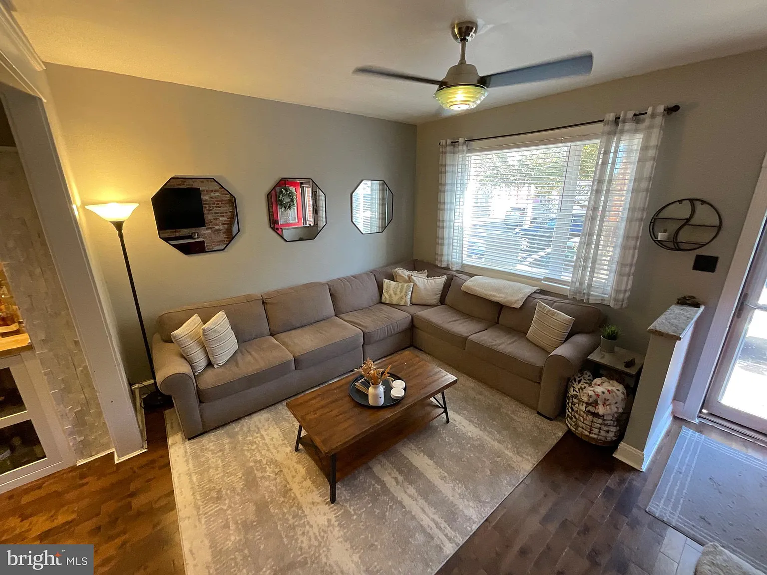 3 bed, 1.5 bath, 1040 sqft, $2,000 — Photo 3