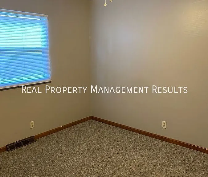3019-3021 Hartmetz Ave #3019 — Photo 6