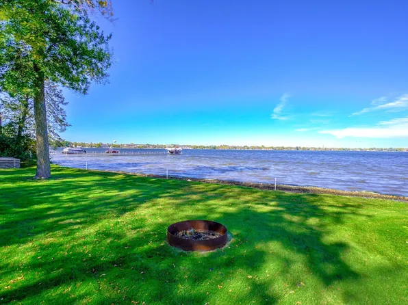 707 Sunshine Ct SE, Forest Lake, MN 55025